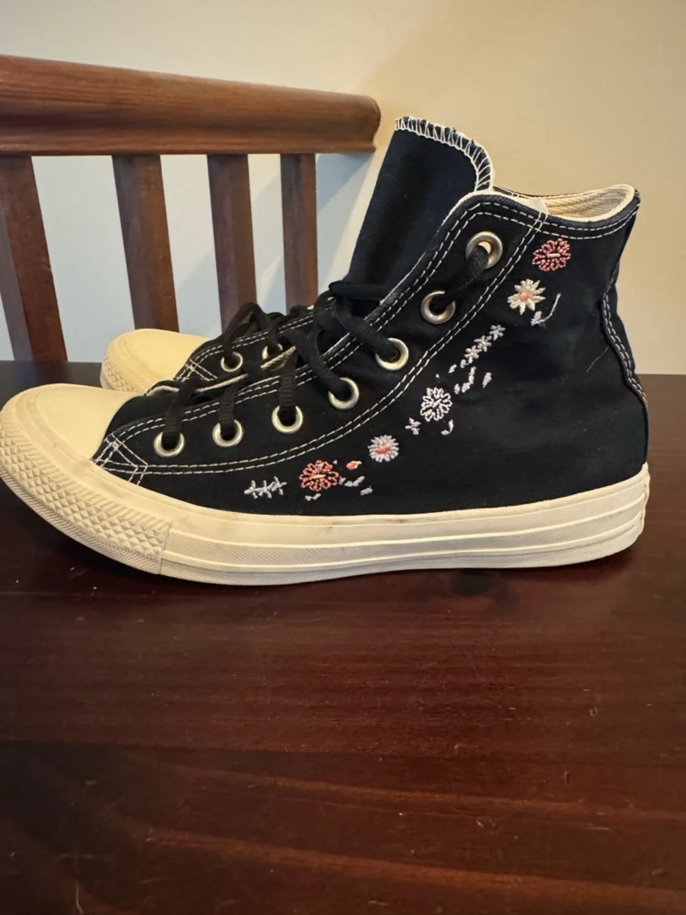 Converse all stars black embroidered flowers  hi top sneakers tennis shoes 7.5